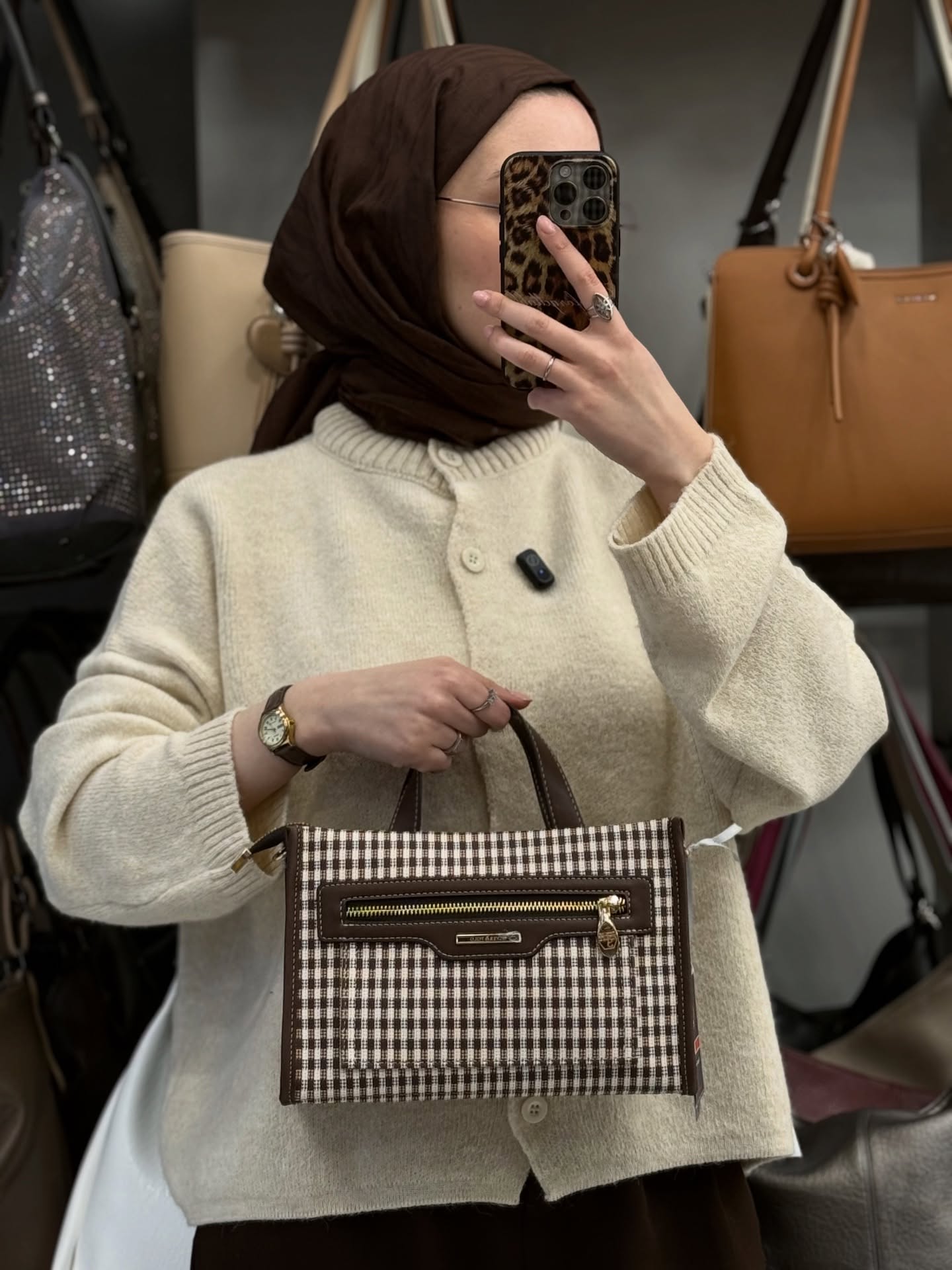 f79eda89-0cc5-4dae-b1f4-e6e96a4b96ff.jpg